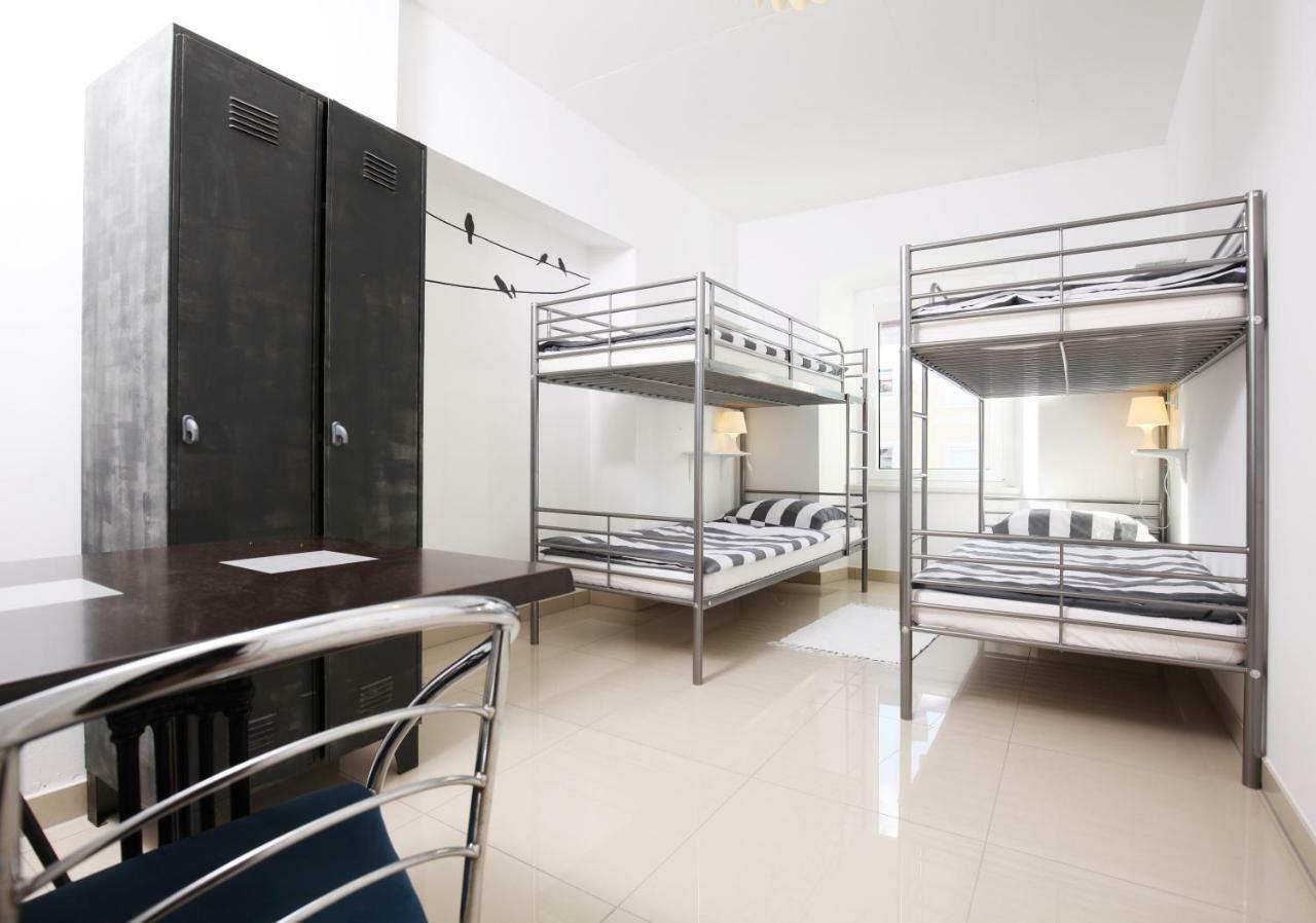 Eagle'S Nest Hostel Постойна Экстерьер фото